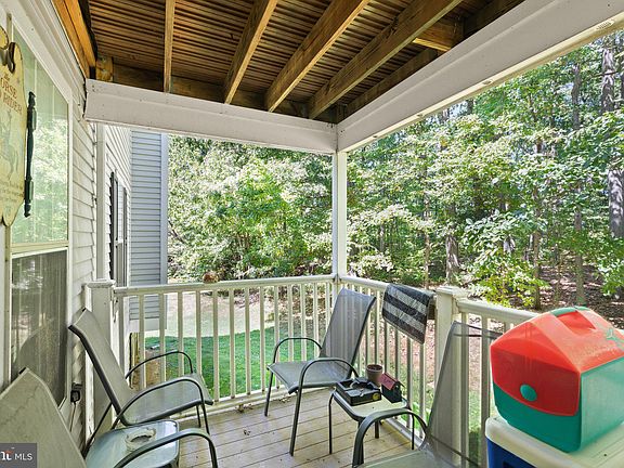 5th image of 905 Woodbridge Ct Unit F