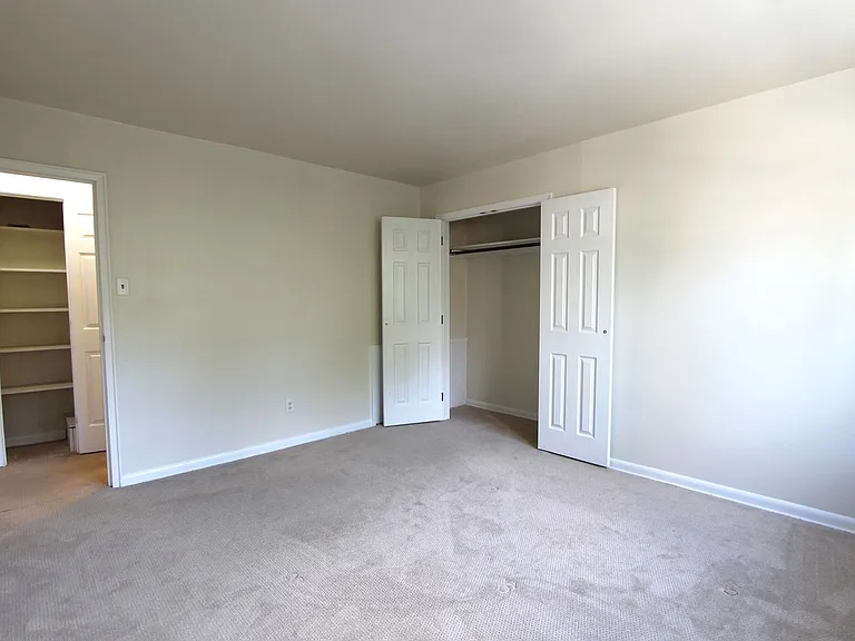 West Walnut Lane Apartments — Photo 12