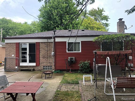 2nd image of 30753 Mayflower St
