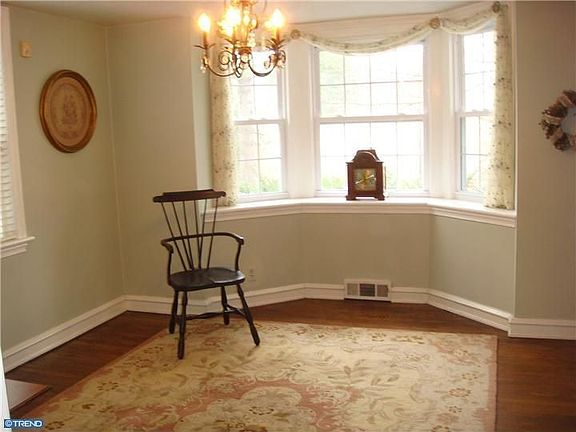 2nd image of 14 Mulberry Ln