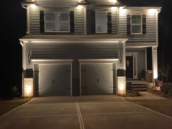 1073 Shadow Glen Dr, Fairburn, GA 30213
