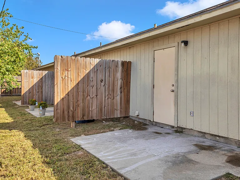2105 Westwind Cir #A — Photo 17