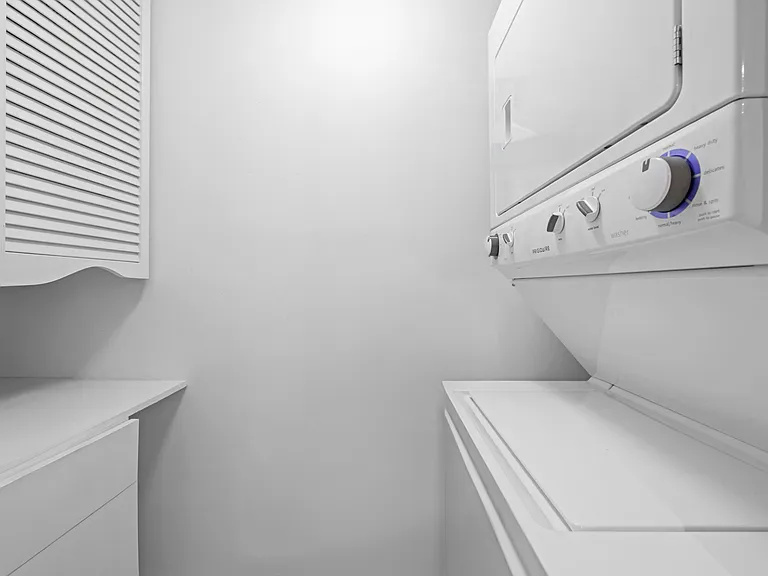215 SW 42nd Ave #708 — Photo 9