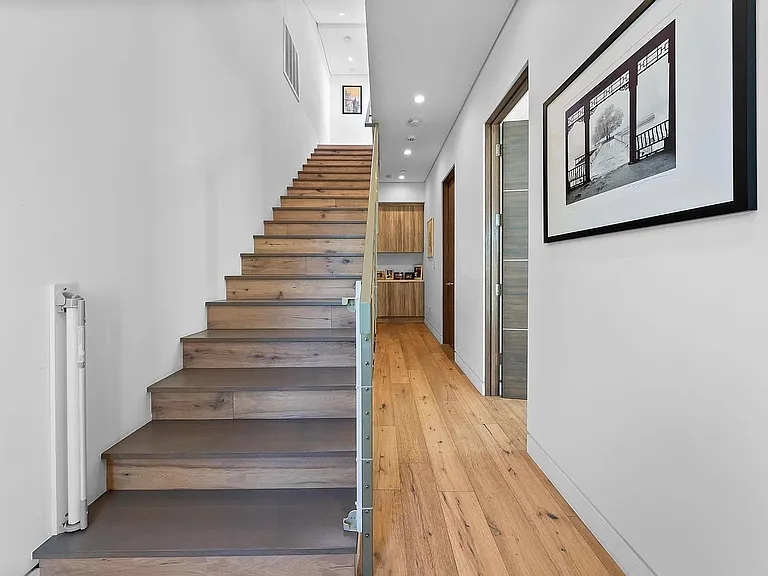 801 N Kilkea Dr — Photo 20