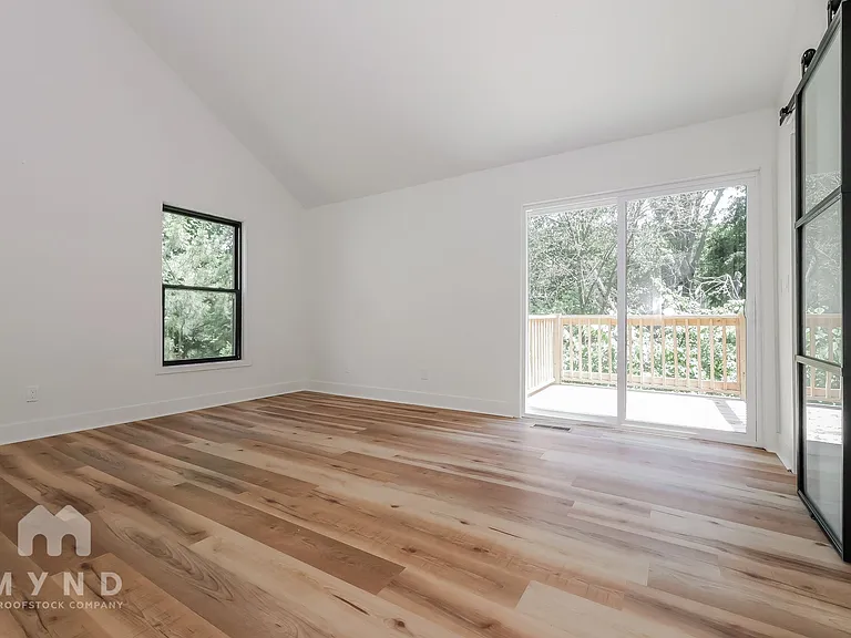 527 Lancelot Dr — Photo 17