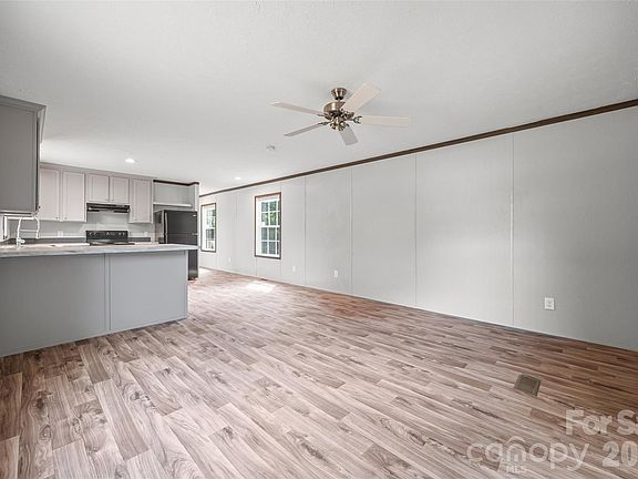 5th image of 2236 Myers St
