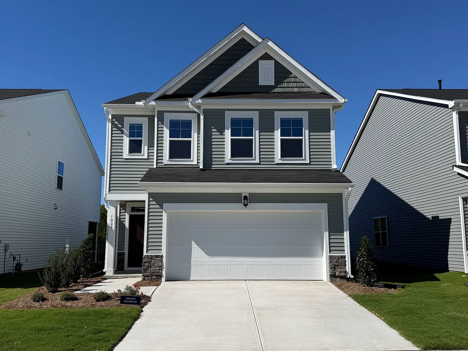 3 bed, 1924 sqft, $2,300 — Photo 1