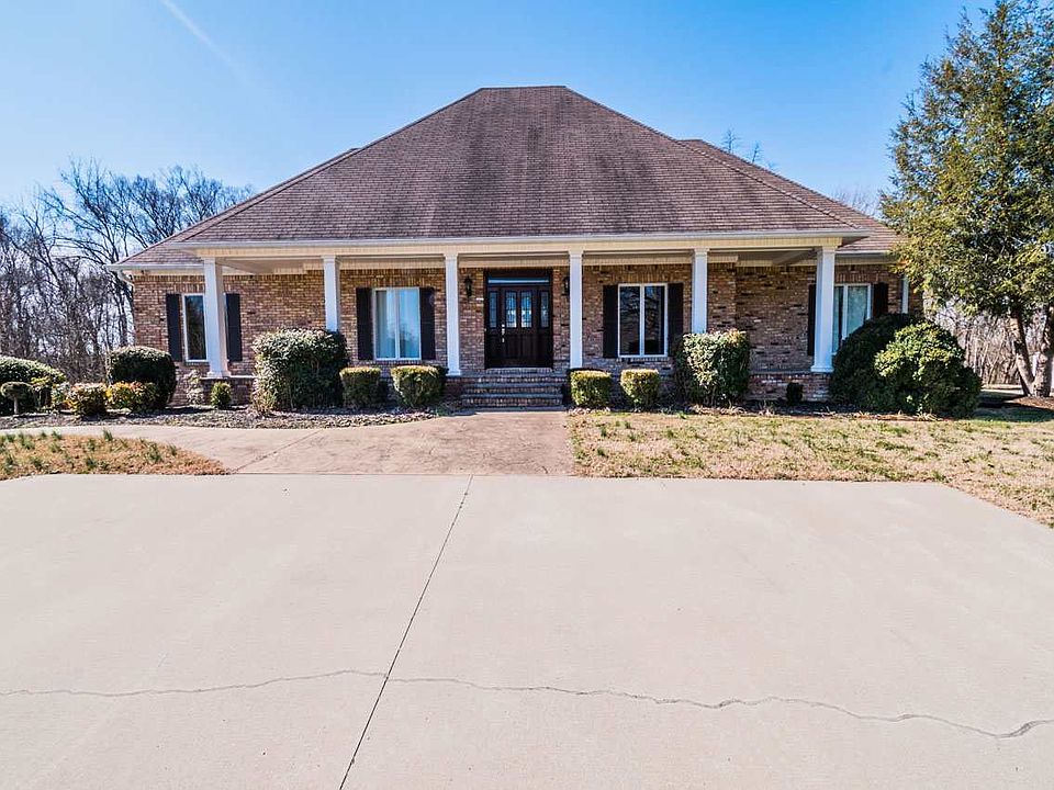 1st image of 439 Carver Ln