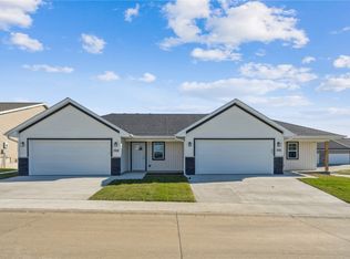 7104 Waterview Dr SW, Cedar Rapids, IA 52404