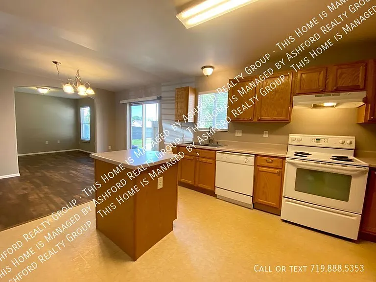 464 Ellers Grv — Photo 9