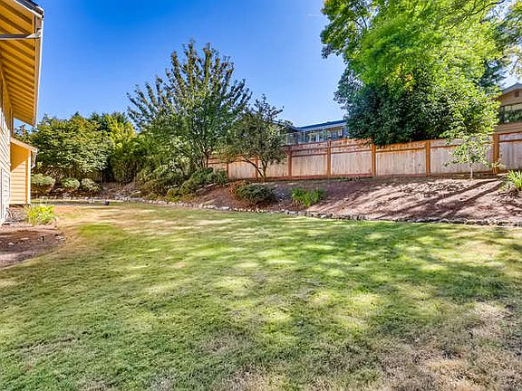 Huge fully fenced backyard