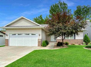 514 Melendy Ln, Cedar Falls, IA 50613