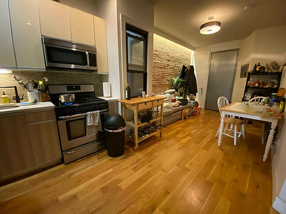 3rd image of 287 Monroe St #1R