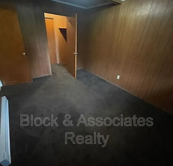 504 Lake Dr — Photo 6