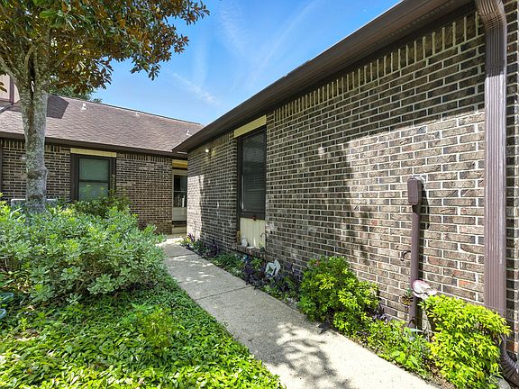 2nd image of 80 Hidden Cove Ct