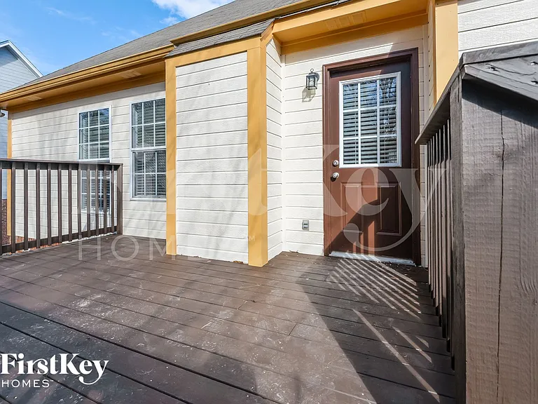 979 Hickory St — Photo 14
