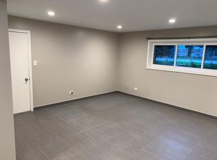 8709 S Roberts Rd, Hickory Hills, IL 60457