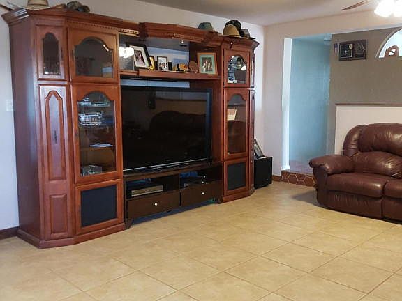 4th image of 4489 Neilson Ave