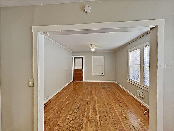 4th image of 1014 E Genesee St