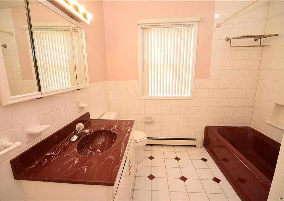 1st image of 122 Dogwood Ln