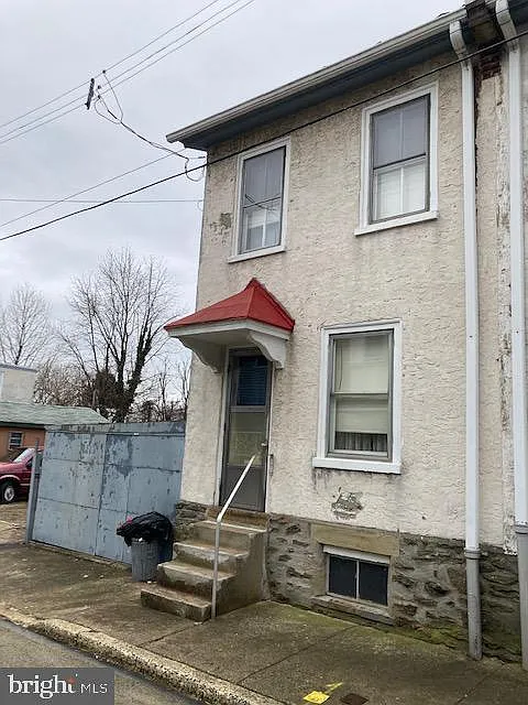 226 E Springer St photo 1