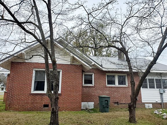 4th image of 805 McDonald Ave
