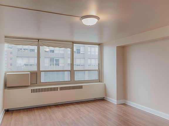2nd image of 3950 N Lake Shore Dr APT 1009