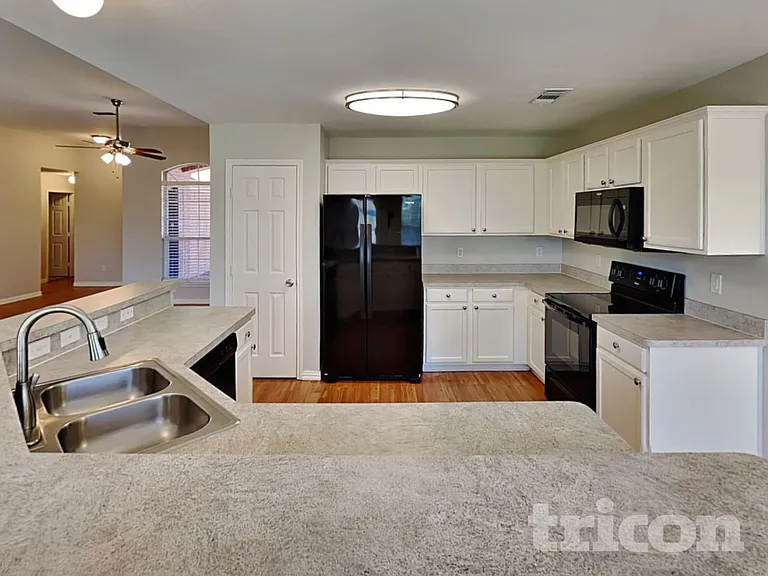 1012 Rachel St — Photo 6