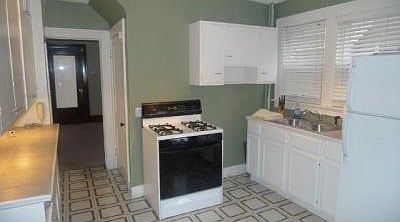 3rd image of 3954 Queen Ave N