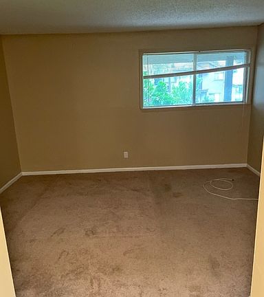 5th image of 6338 Newtown Cir