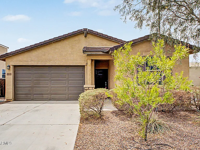 21415 W Holly St — Photo 2
