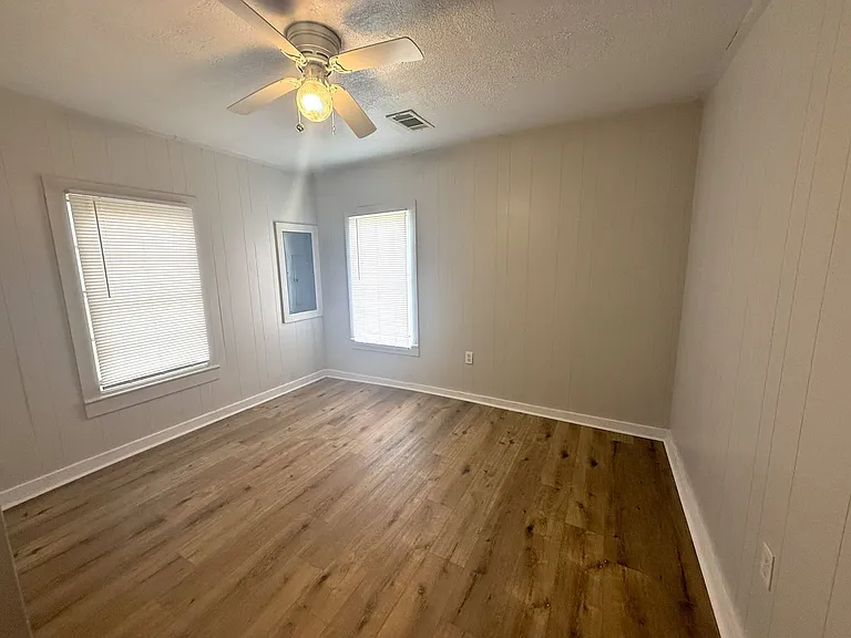 300 N Kinney Ave — Photo 17