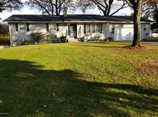 227 W Byron Rd, Norton Shores, MI 49441
