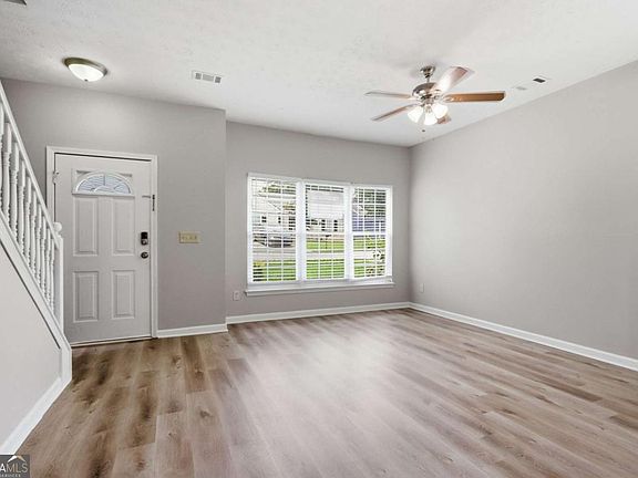 3rd image of 2710 Park Ave