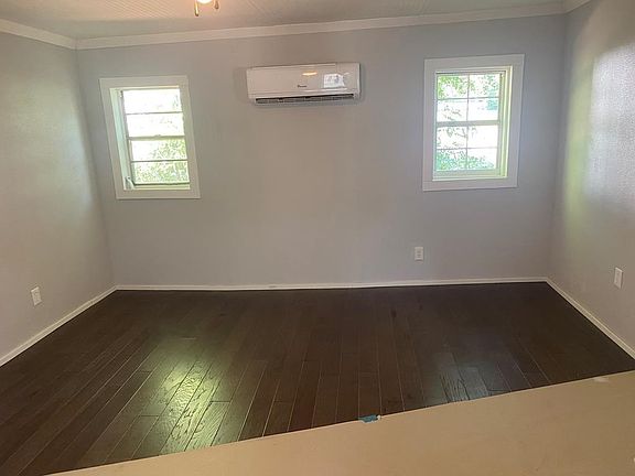 4th image of 210 Hollon St
