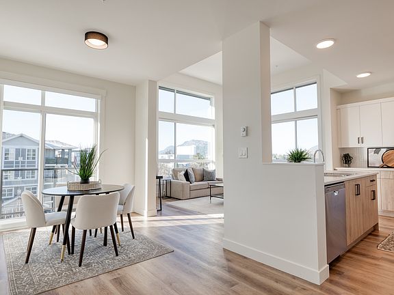 4th image of 45639 Spadina Ave #208