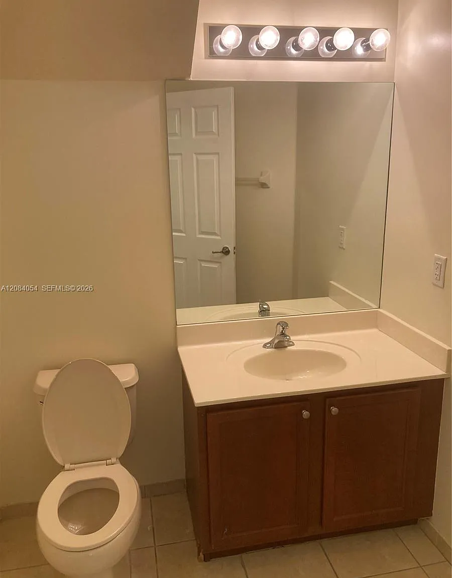 St Mortiz At Doral Condo — Photo 4
