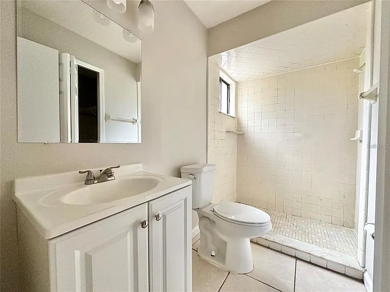 896 Mentmore Cir — Photo 12
