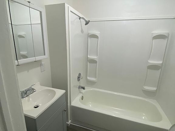 4th image of 1808 Spring St APT 4