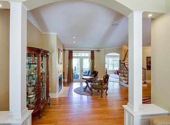3rd image of 120 Kings Cross Ln