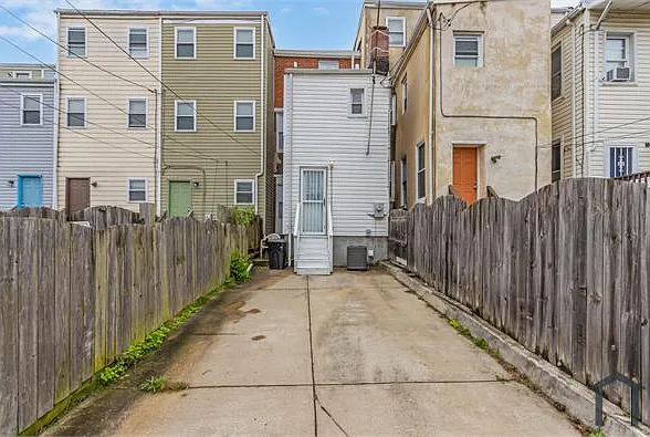 1235 N Bond St — Photo 22