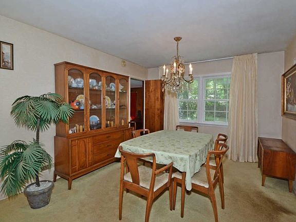 5th image of 20 Redwood Dr