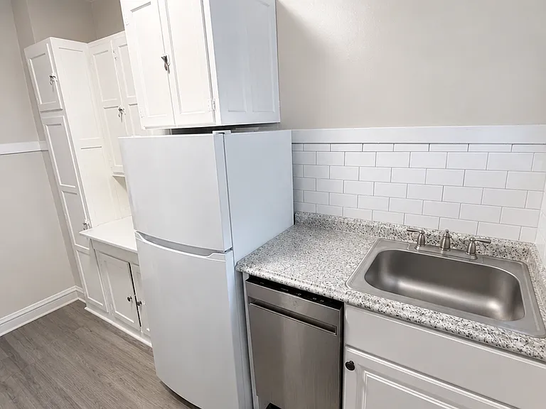 1108 Curtiss St — Photo 3