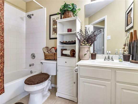 4th image of 6615 Fairglen Dr