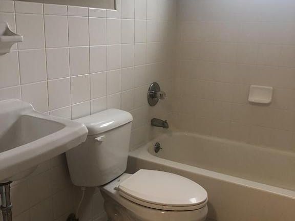 3rd image of 4505 Forest Trl APT 8