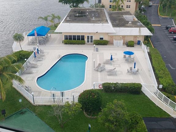 5th image of 1075 NE Miami Gardens Dr APT 711W