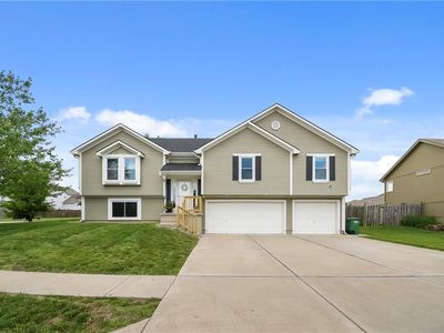 12200 E 214th Ter, Peculiar, MO, 64078
