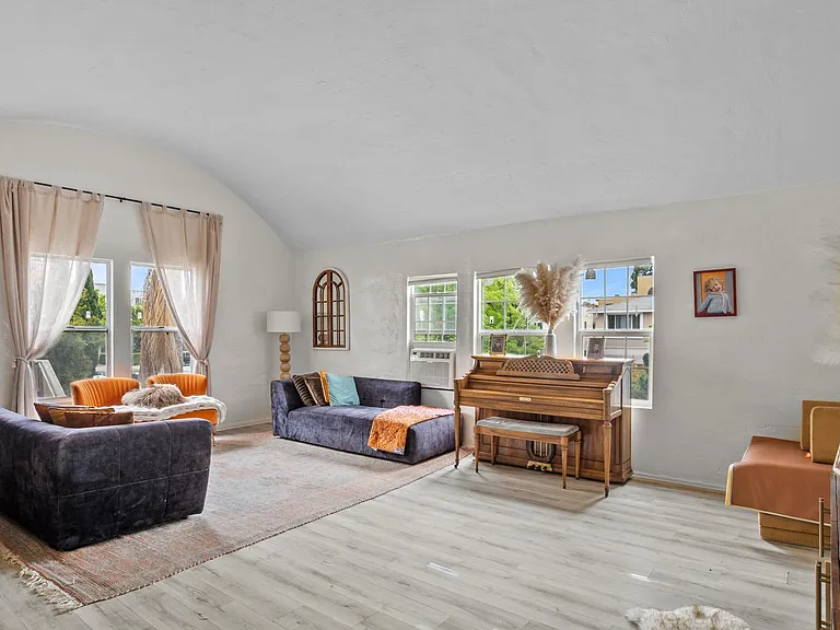 1414 S Shenandoah St #1416-1/2 — Photo 8