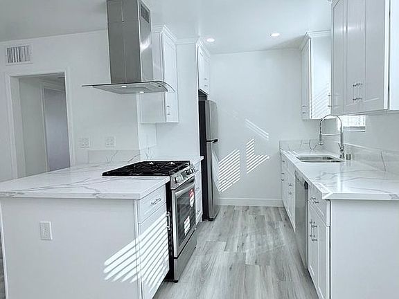 4th image of 12656 Burbank Blvd APT 8