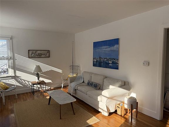 5th image of 9 Champlin Dr